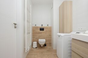 Muranów Apartment Parking by Renters