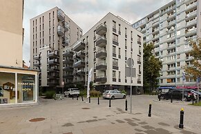 Muranów Apartment Parking by Renters