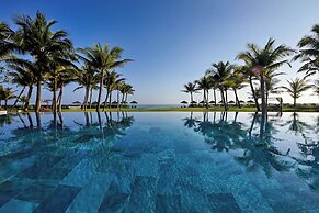 Royal Beachfront Villas Danang