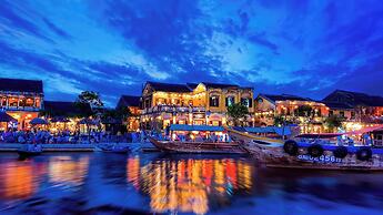 Royal Beachfront Villas Danang
