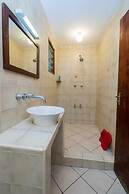 Pontoon Residence & Suites