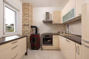 Coastal Comfort Apartment