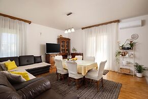 Coastal Comfort Apartment