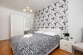 Coastal Comfort Apartment