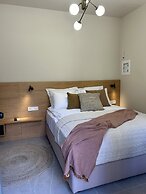 Living Yard Acropolis