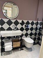 Living Yard Acropolis