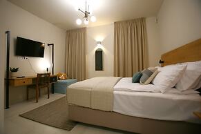 Living Yard Acropolis