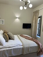 Living Yard Acropolis