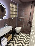 Living Yard Acropolis