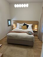 Living Yard Acropolis