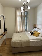 Living Yard Acropolis