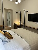 Living Yard Acropolis