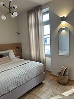 Living Yard Acropolis