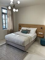 Living Yard Acropolis