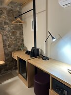 Living Yard Acropolis