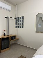 Living Yard Acropolis