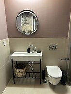 Living Yard Acropolis