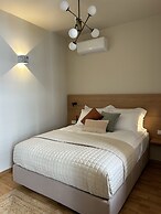 Living Yard Acropolis