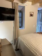 Living Yard Acropolis