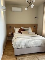 Living Yard Acropolis