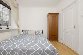 Apartment With 3 Bedrooms by Renters