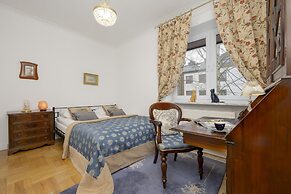 Apartment With 3 Bedrooms by Renters