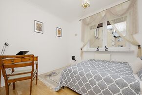 Apartment With 3 Bedrooms by Renters