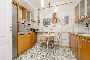 Apartment With 3 Bedrooms by Renters