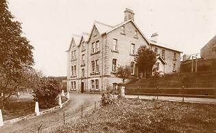 Armstrong Manor