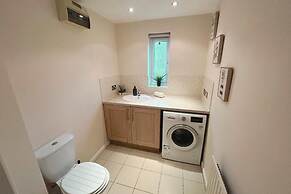 Lovely 3-bed House in Solihull