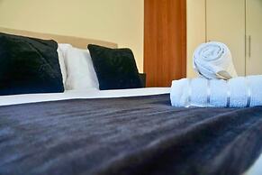 Lovely 3-bed House in Solihull