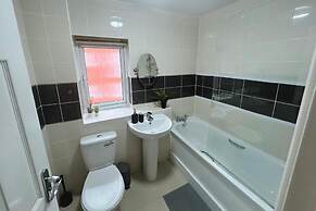 Lovely 3-bed House in Solihull