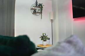 Lovely 3-bed House in Solihull