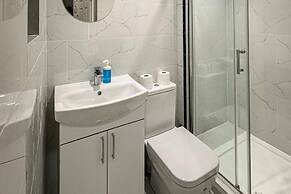 Studio Flat in Ealing Broadway