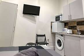 Studio Flat in Ealing Broadway