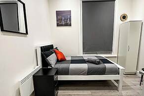 Studio Flat in Ealing Broadway