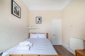 Spacious 3-bed flat by popular Waterloo