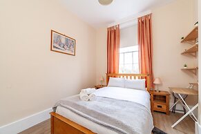 Spacious 3-bed flat by popular Waterloo