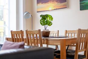 Spacious 3-bed flat by popular Waterloo