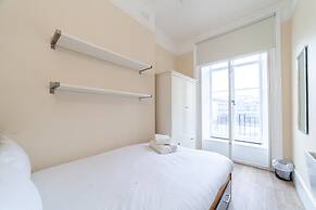 Spacious 3-bed flat by popular Waterloo