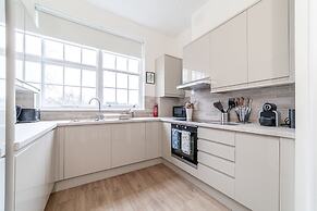 Spacious 3-bed flat by popular Waterloo