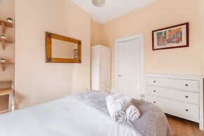 Spacious 3-bed flat by popular Waterloo