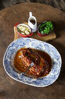 THE PIG at Combe - Devon