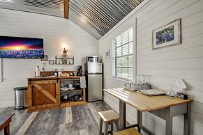 Windmill Meadows Cottages-firepit-hill Country Views!!