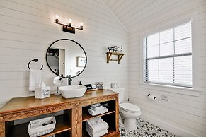 Windmill Meadows Cottages-firepit-hill Country Views!!