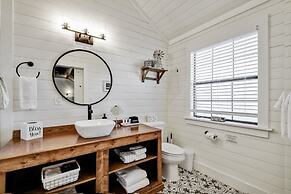 Windmill Meadows Cottages-firepit-hill Country Views!!