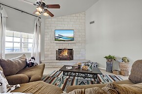 Casa Blanca: Hot-tub, Fire Pit, Hill Country Views