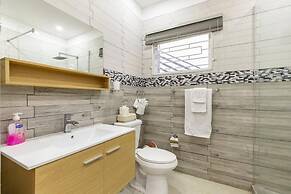 Unit 1, Palazzo, Rickets Drive, Runaway Bay