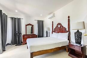 Unit 1, Palazzo, Rickets Drive, Runaway Bay