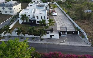 Unit 1, Palazzo, Rickets Drive, Runaway Bay